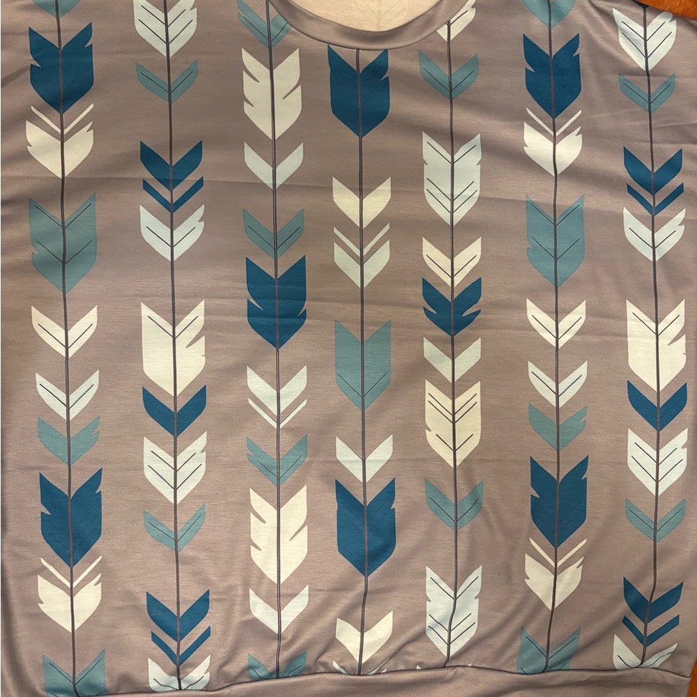 Arrow Print Pullover Top in Taupe and Teal